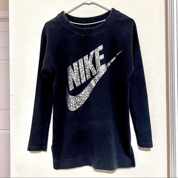 NIKE WOMENS LONG SLEEVE METALLIC LOGO BLACK CREW SWEATSHIRT Womens size XS - Picture 1 of 8